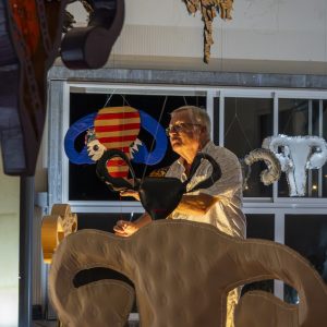 Visiteurs interagissant avec l’installation Hystérie Collective