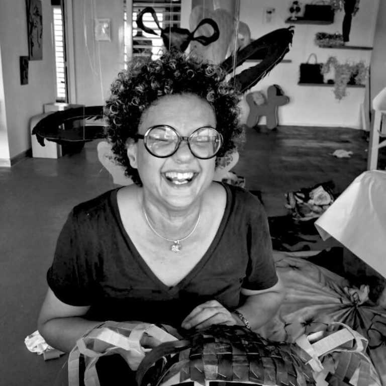 Marie-Lise Dabriou travaillant sur une pièce d’Hystérie Collective