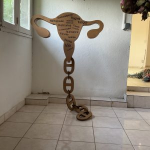 L'utérus la matrice dans l'installation artistique HC dans l'expo cri de femmes à la galerie Emergenc'Art