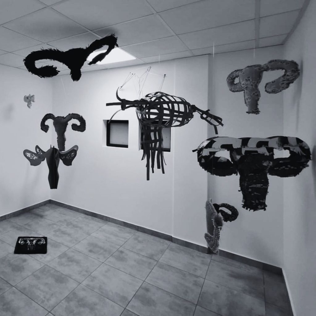 Installation Hystérie Collective, art féministe contemporain, Guadeloupe